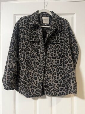 bagatelle Leopard Print Teddy Shacket in Gray and Black